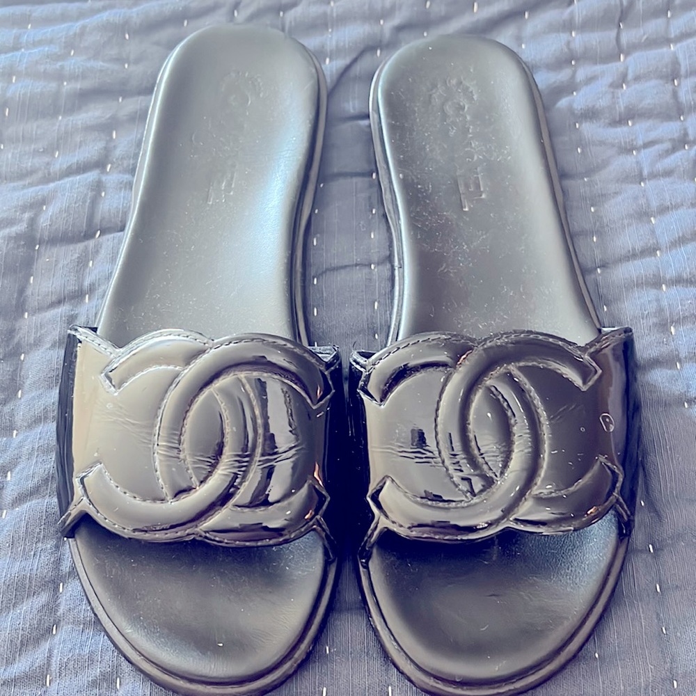 Chanel slides
